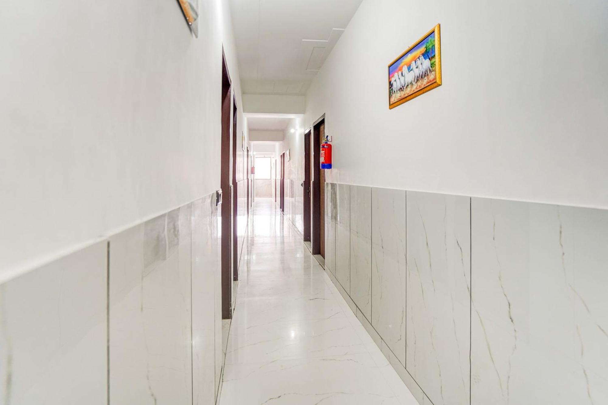 Super Hotel O Burari New Delhi Nova Deli Exterior foto